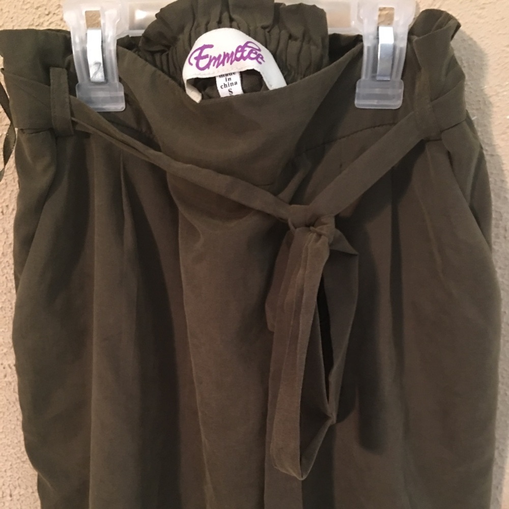 Emmelee Mini olive skirt